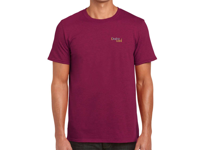 DataLad T-Shirt (berry)